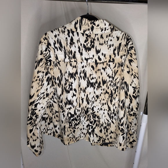 Studio Works Lightweight Animal Print Jacket | Soft & Stylish - Picture 2 of 5